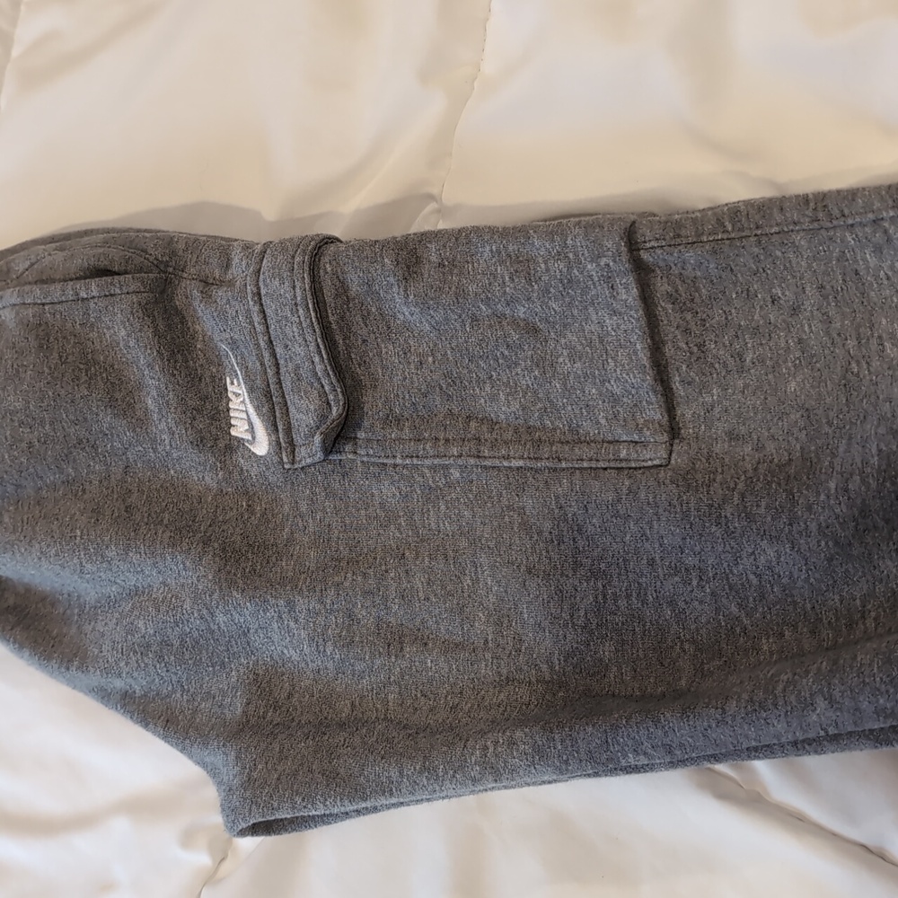 Nike club fleece cargo gray sweatpants